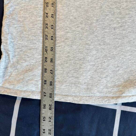 Universal Thread Gray Cropped V-Neck T-Shirt Women’s XL Soft Stretchy - Picture 4 of 6